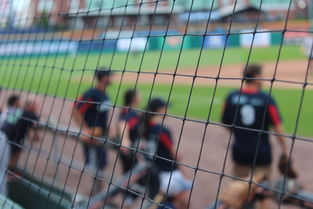 星空体育入口官网-温网焦点战：托瓦森与奥斯塔彭科上演三盘激战，托德·斯皮瓦克